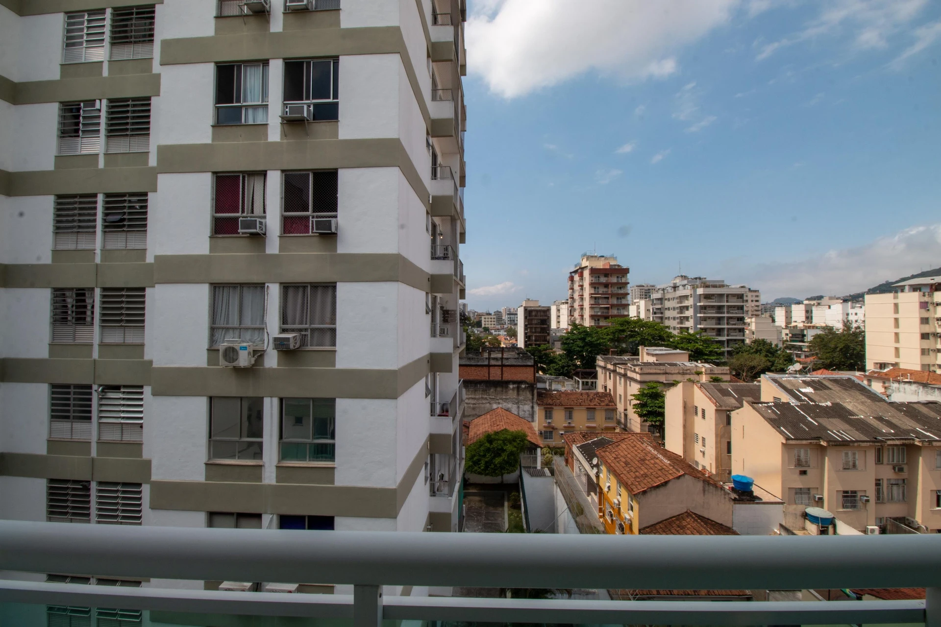 Floor-to-ceiling windows in a 2-bedroom apartment, 59 m² — photo 13