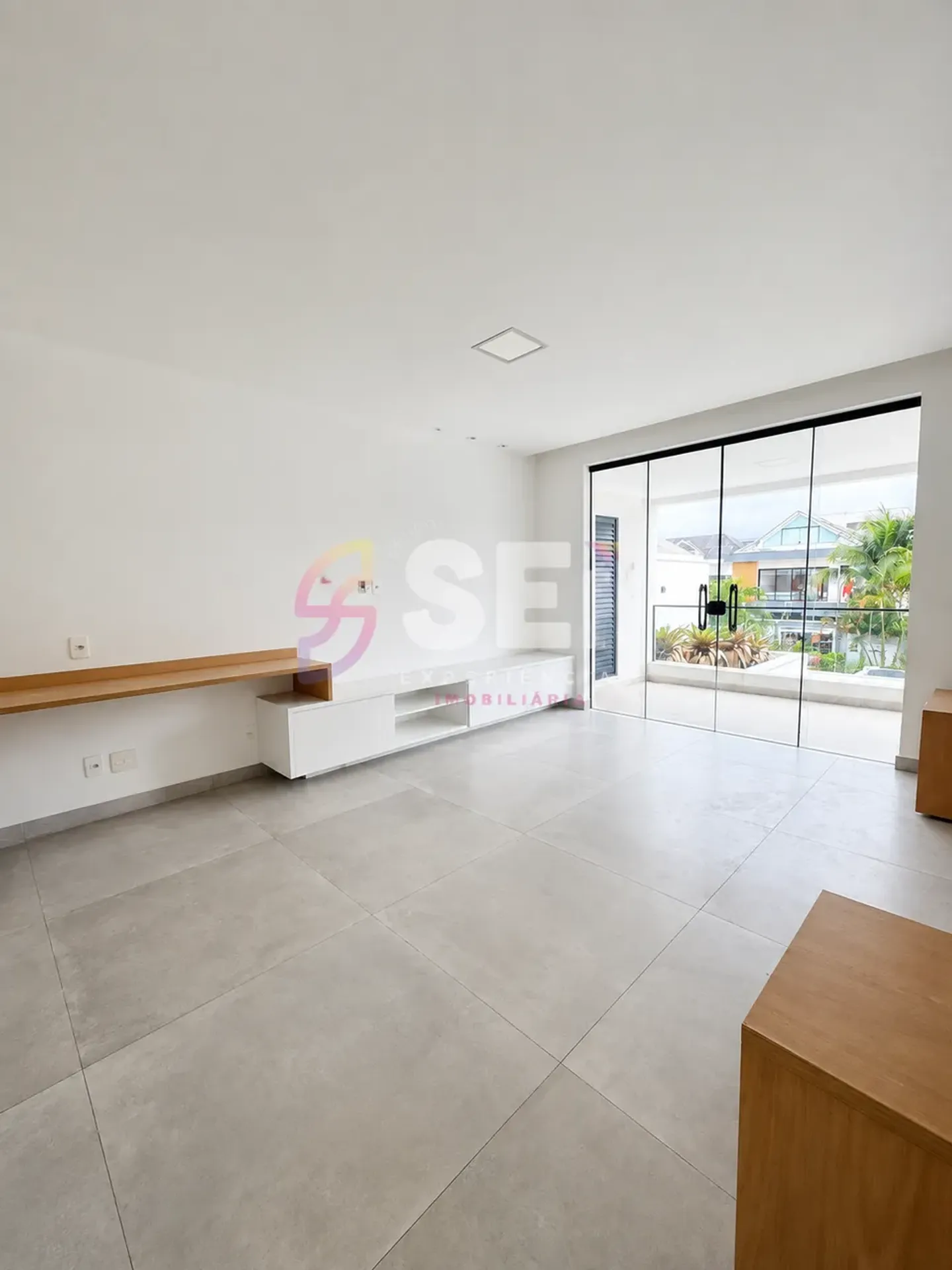 512 m² house with 5 bedrooms and open-plan kitchen — photo 32
