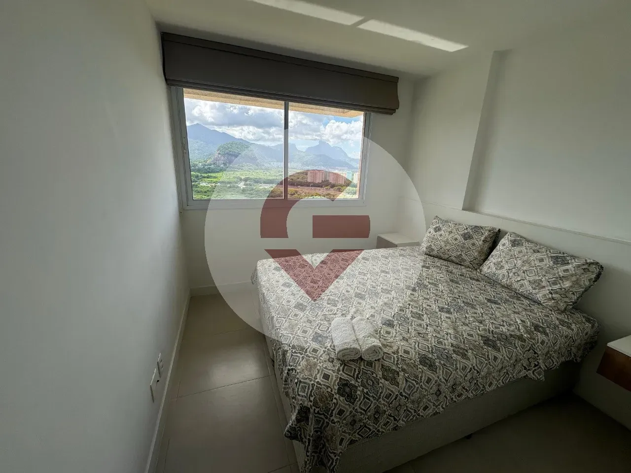Furnished apartment, 102 m², with a glass-enclosed balcony — photo 9