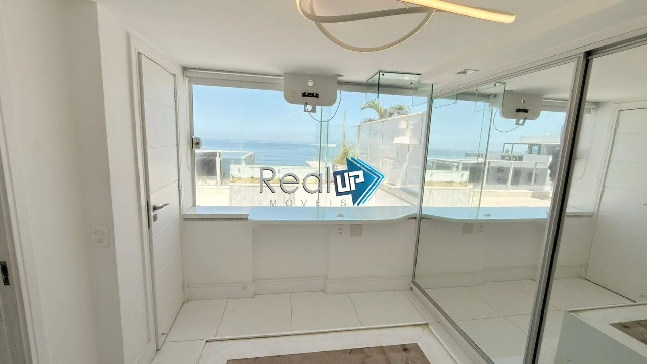 Rooftop apartment with balcony and 4 bedrooms, 5 baths — photo 22
