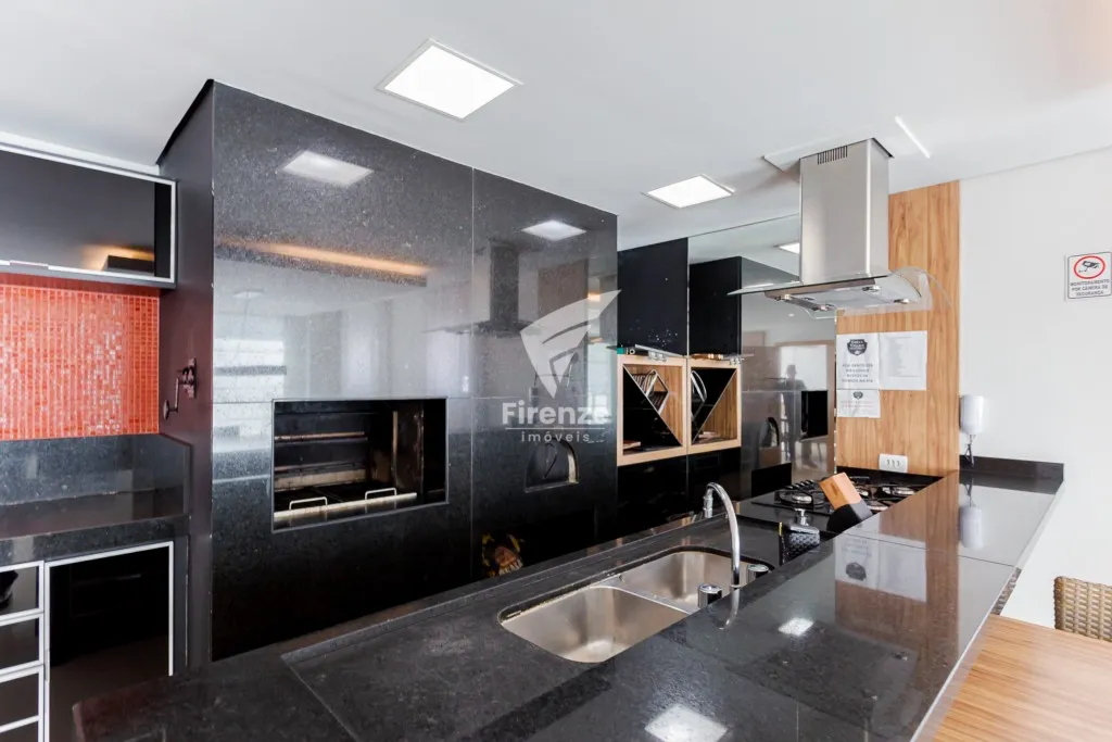 Furnished house with 4 bedrooms and 320 m² — photo 40