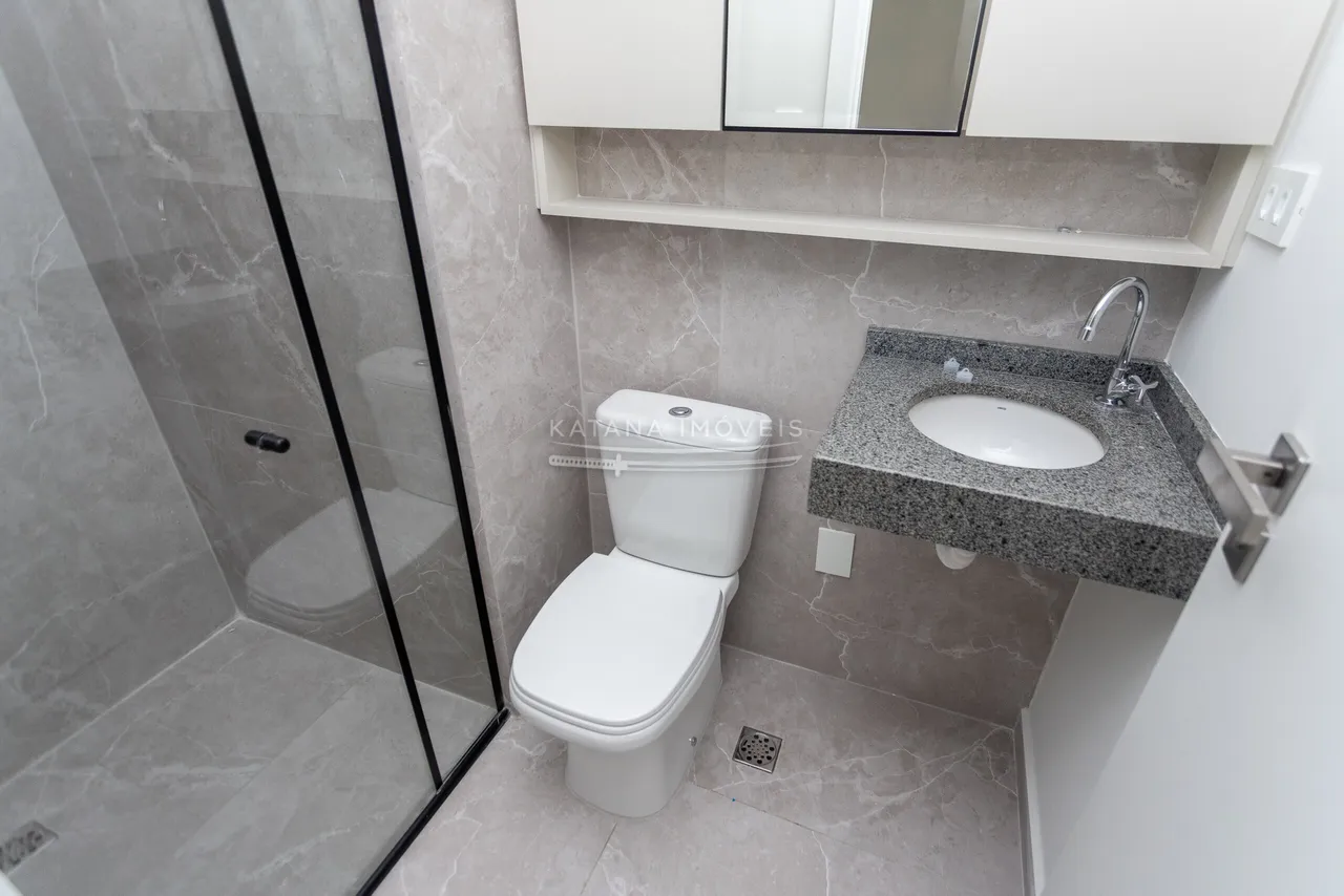 Apartamento de 1 quarto com cozinha compacta e box de vidro — photo 5