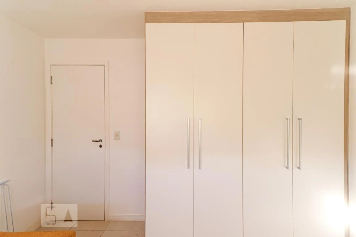 Rental apartment with 4 bedrooms and a glassed-in balcony — photo 30