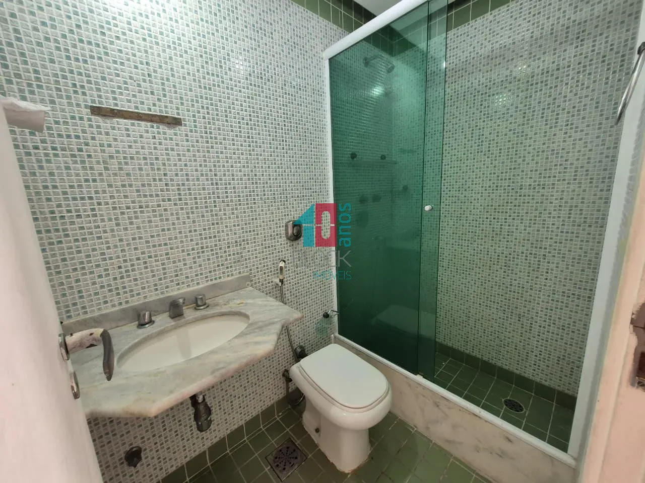 Wood or laminate floors in a 2-bedroom apartment, 83 m² — photo 7