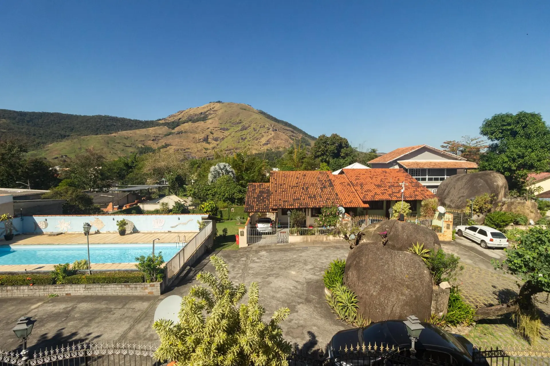 Casa mobiliada, 288 m², com banheira