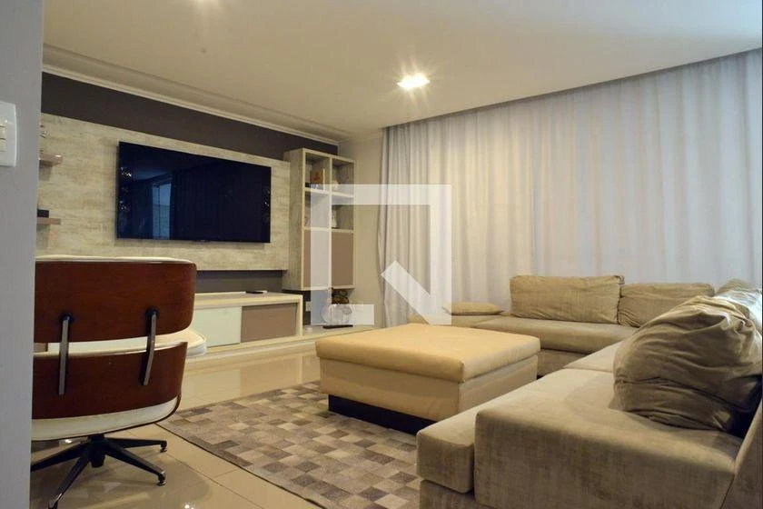 Glass-enclosed balcony in a 4-bedroom apartment, 233 m²