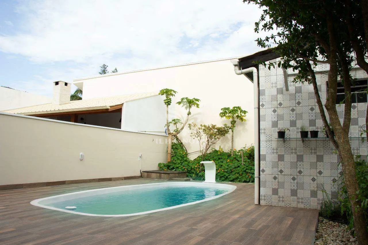Balcony with a grill in a 3-bedroom house, 129 m² — photo 11