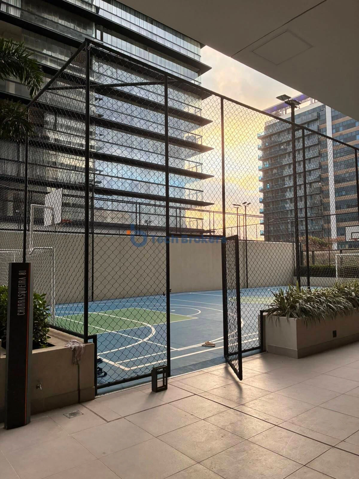 2-bedroom apartment with a glass-enclosed balcony — photo 23