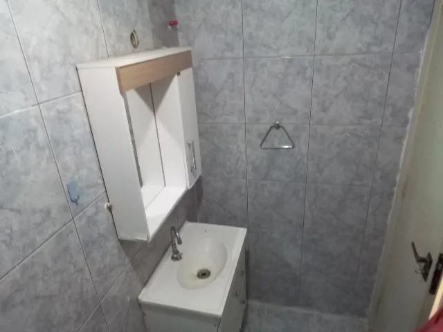 Unfurnished 1-bedroom apartment with private laundry — photo 11