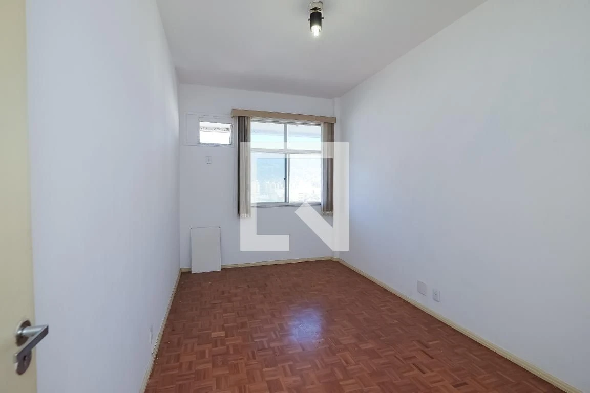 3-bedroom apartment with a mountain view in Rio de Janeiro — photo 32