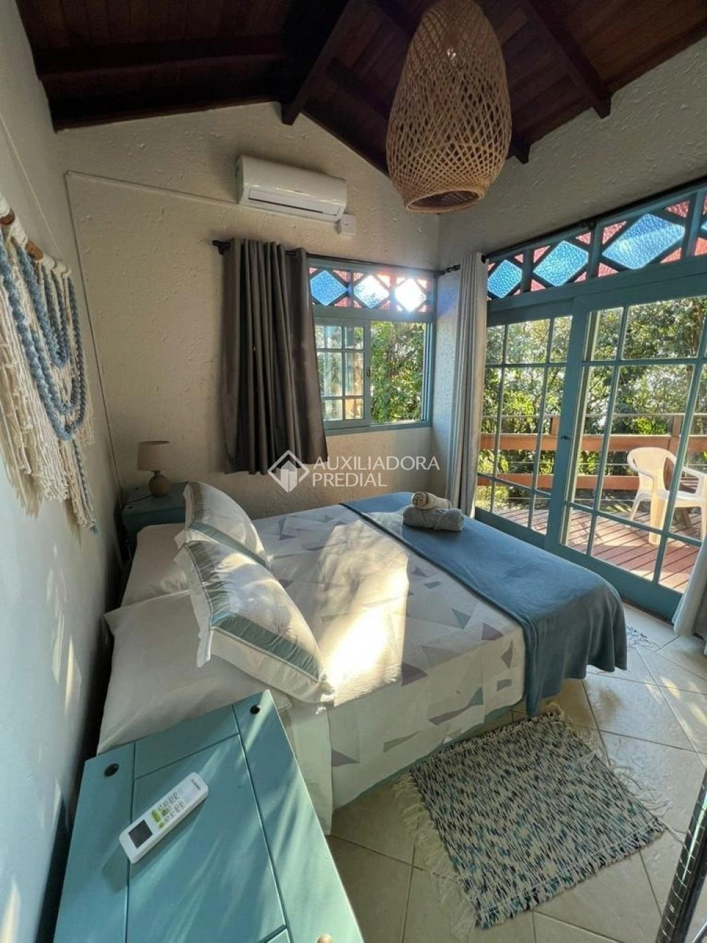 One-bedroom house with a private pool — photo 3