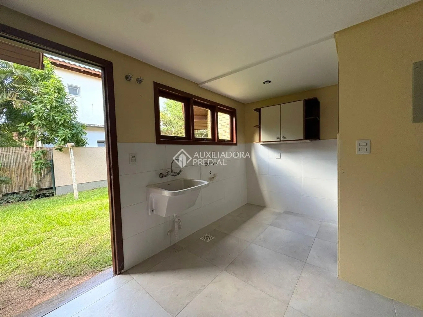 Closed-condominium house with 4 bedrooms and 3 bathrooms — photo 3