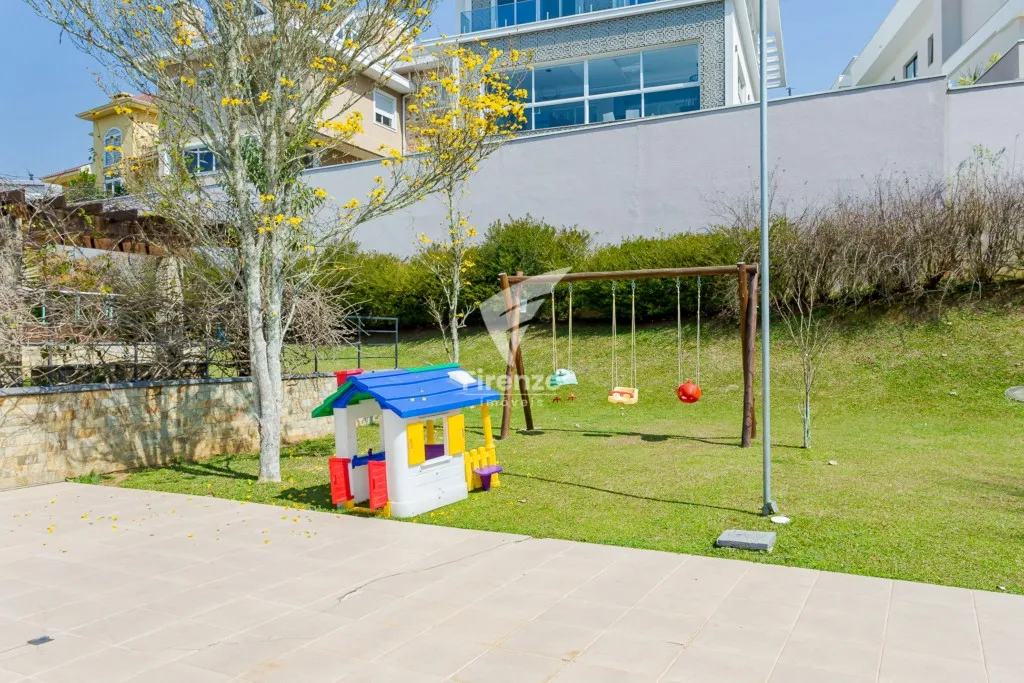 Furnished house with 4 bedrooms and 320 m² — photo 67