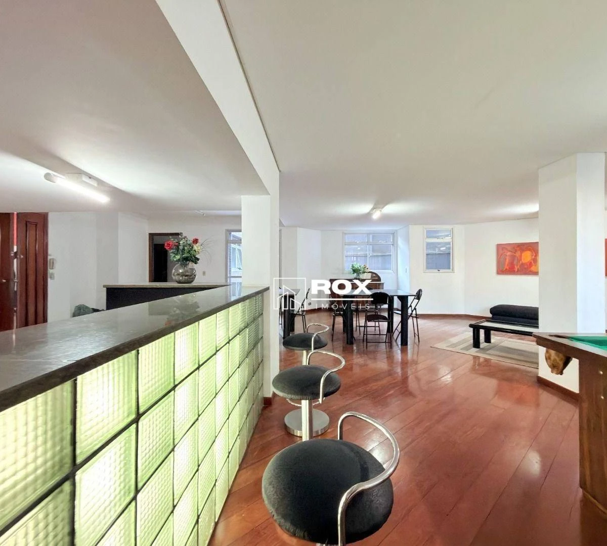 Furnished apartment, 170 m², with a glass-enclosed balcony — photo 4