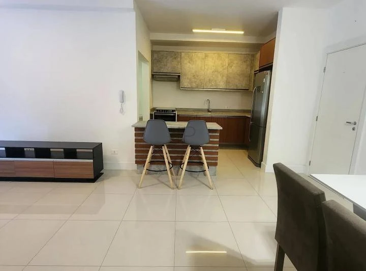 Apartamento de 98 m² con 2 dormitorios y cocina abierta — photo 2