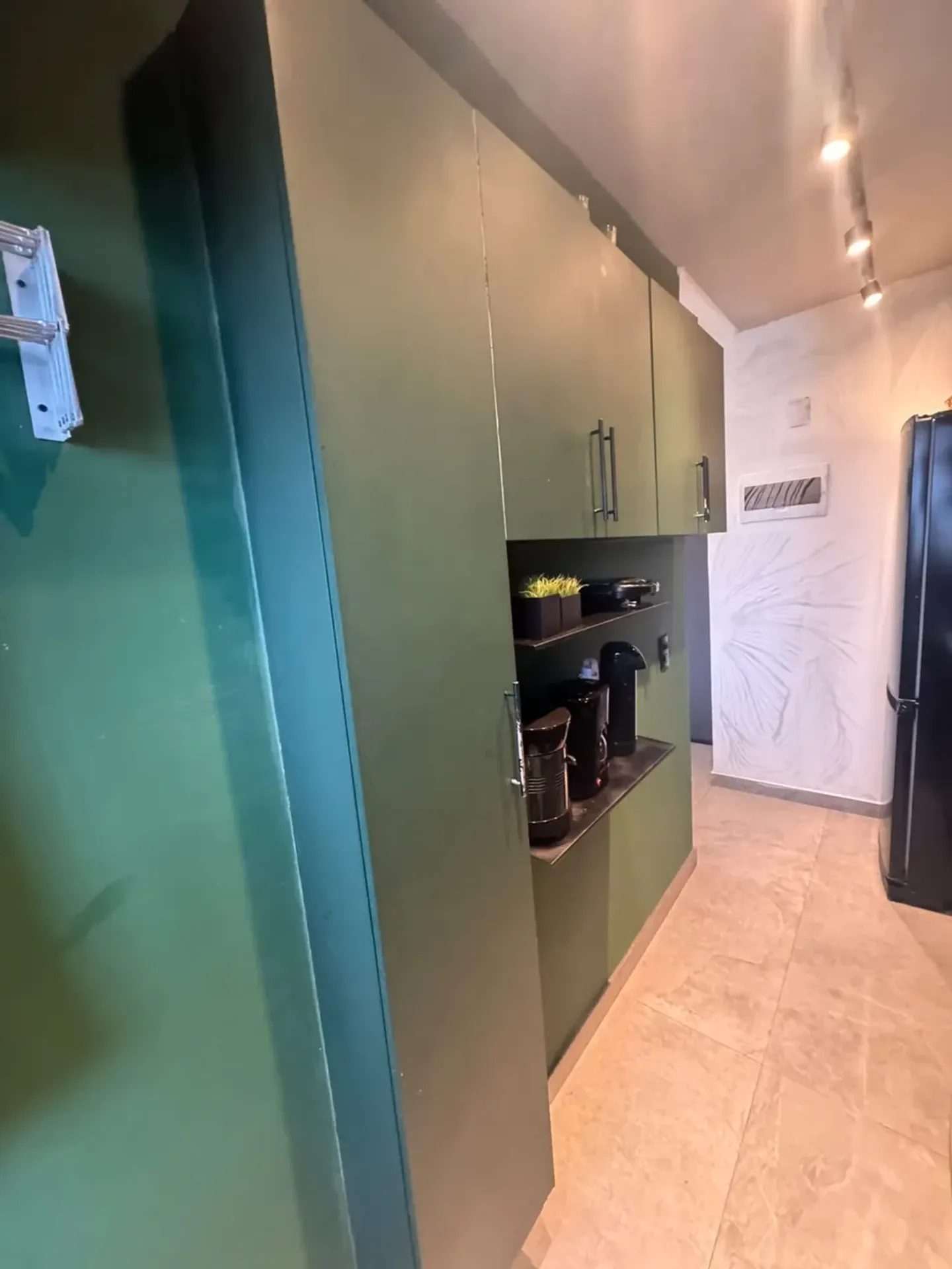 2-bedroom apartment with a washing machine — photo 8
