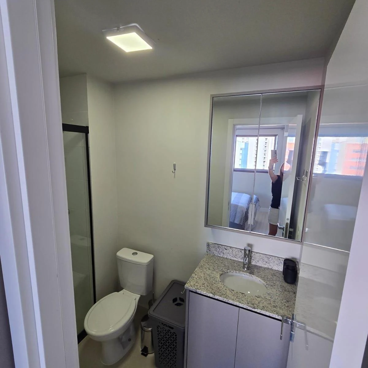 One-bedroom apartment in a building with a gym — photo 19
