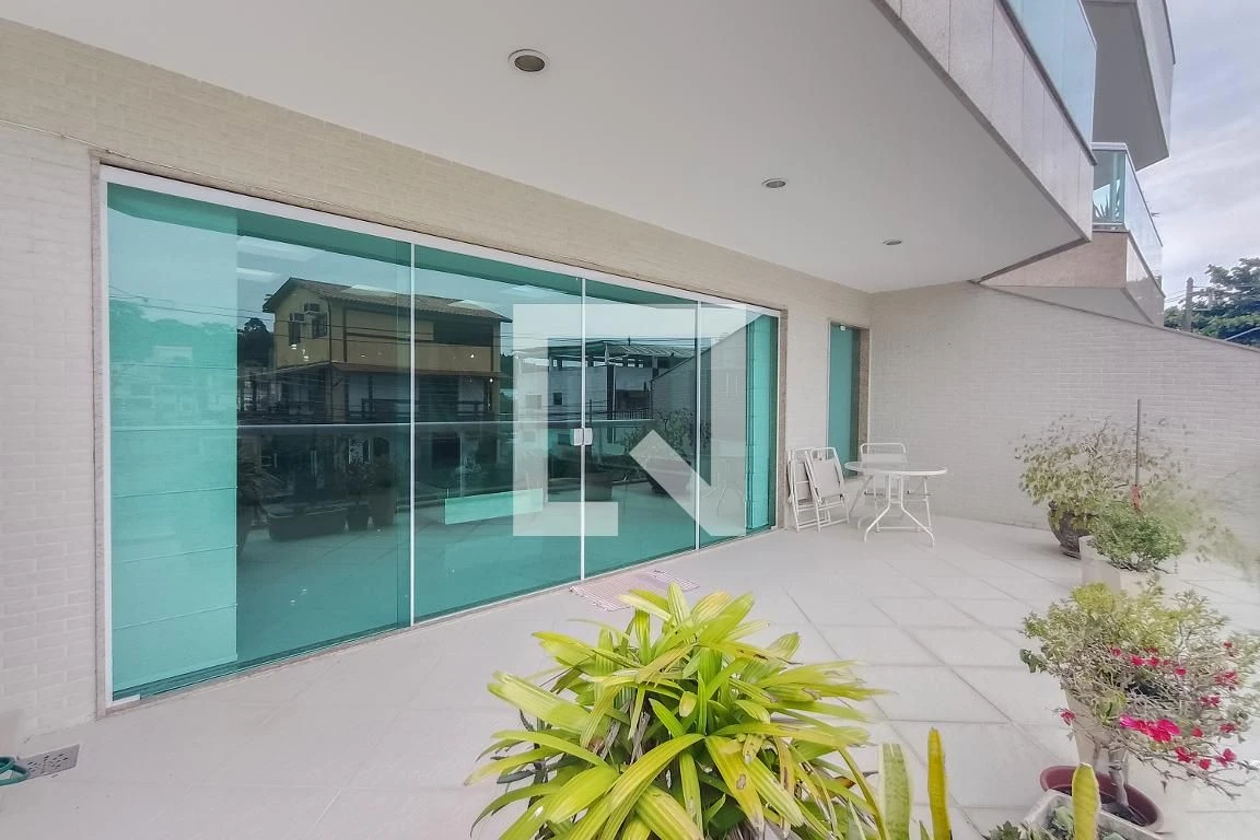 460 m² house with a water view and a private pool — photo 57