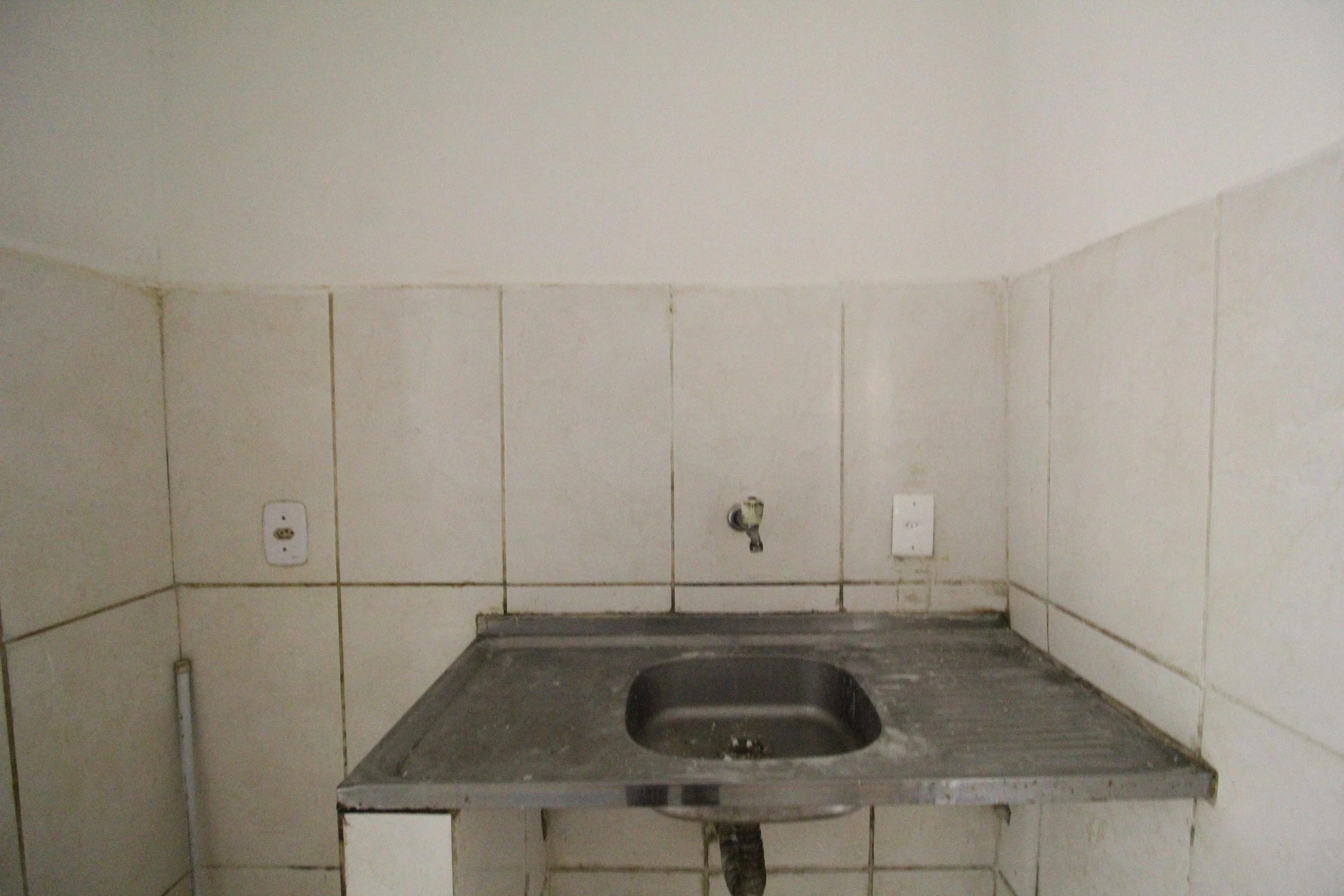 House with 1 bedroom and 1 bathroom with electric shower — photo 3