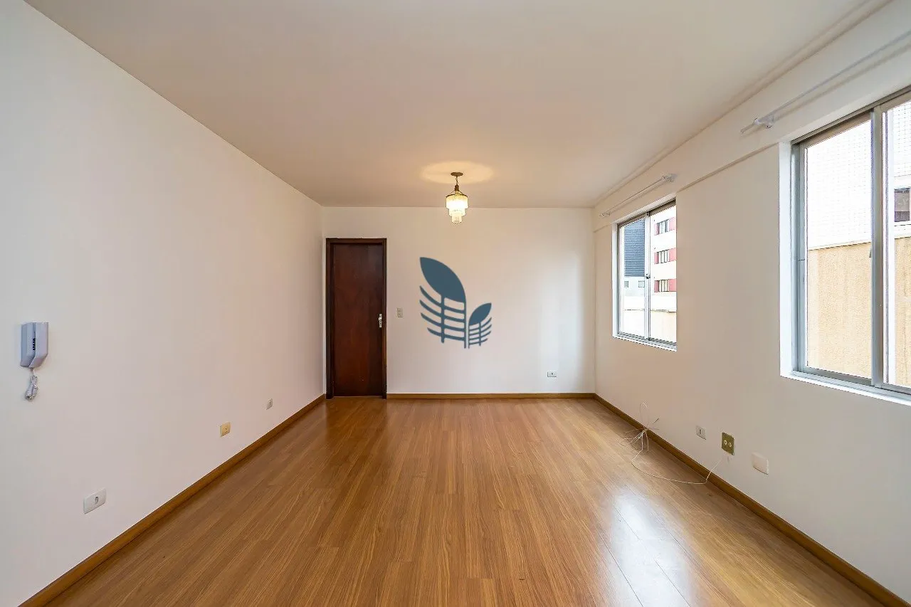 2-bedroom apartment with a bathtub in Curitiba — photo 3