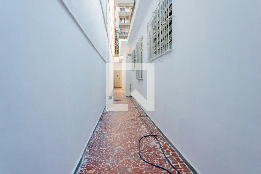 4-bedroom house with private garden and 145 m² — photo 37