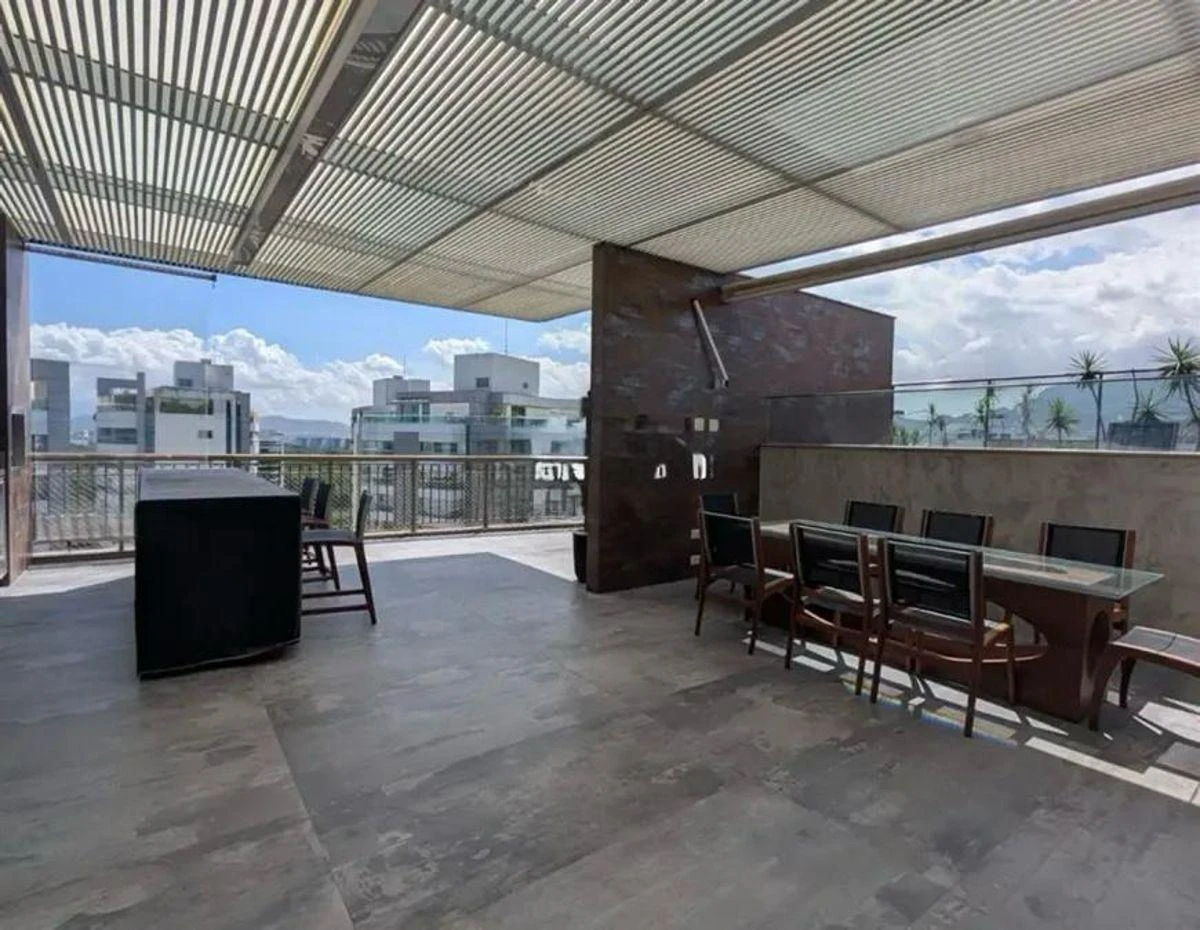 4-bedroom apartment with a mountain view — photo 13