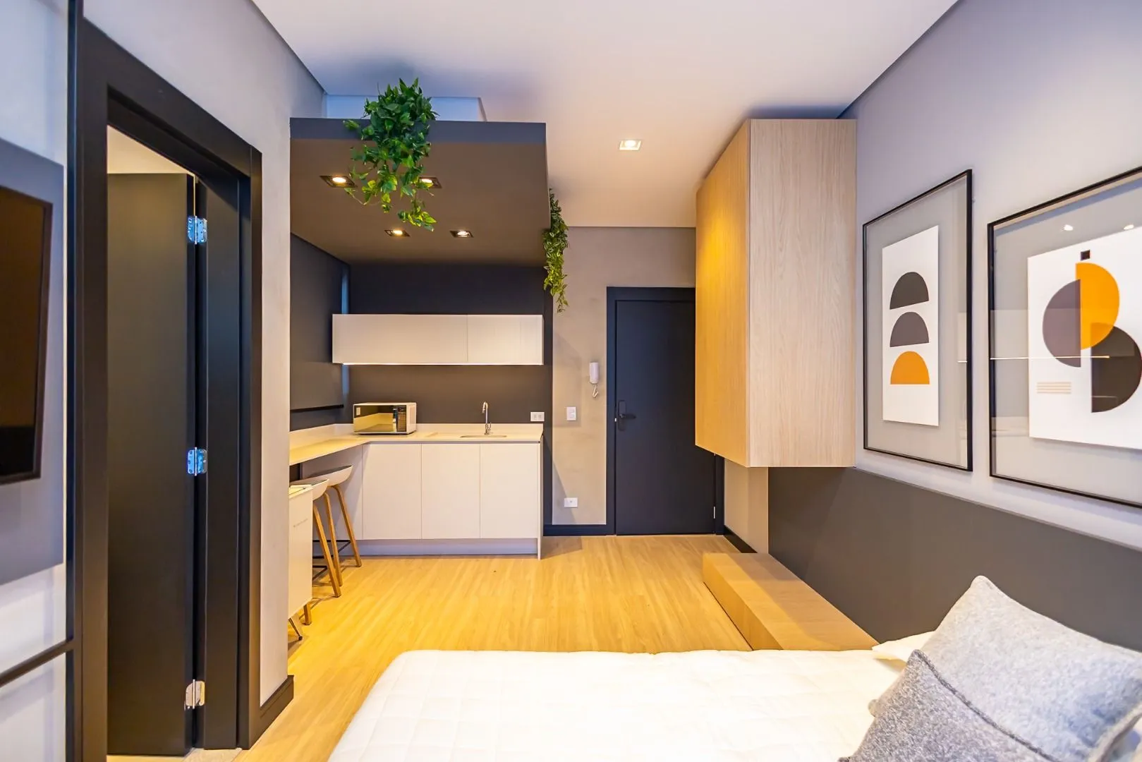 Furnished apartment, 78 m², with a glass-enclosed balcony — photo 36