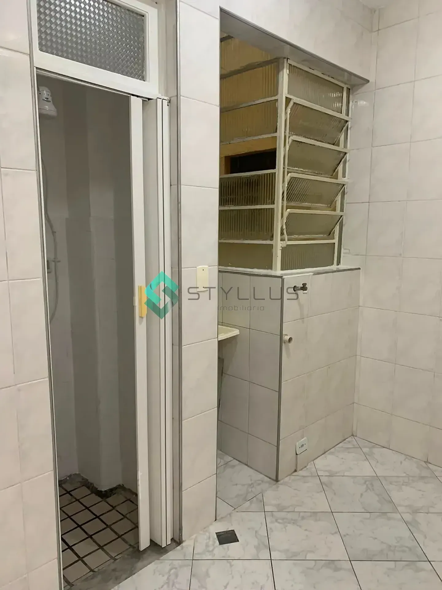 Unfurnished rental apartment with 2 bedrooms and 2 baths — photo 20