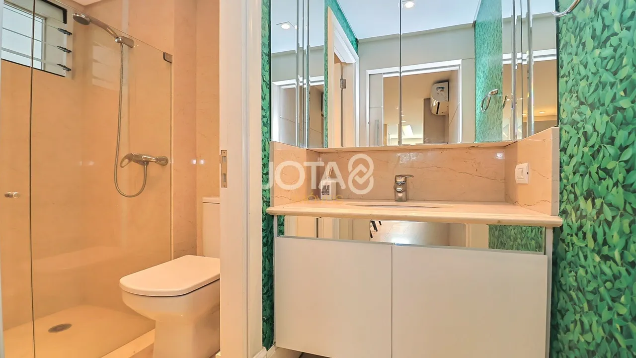 Apartamento con balcón y barbacoa privada — photo 12