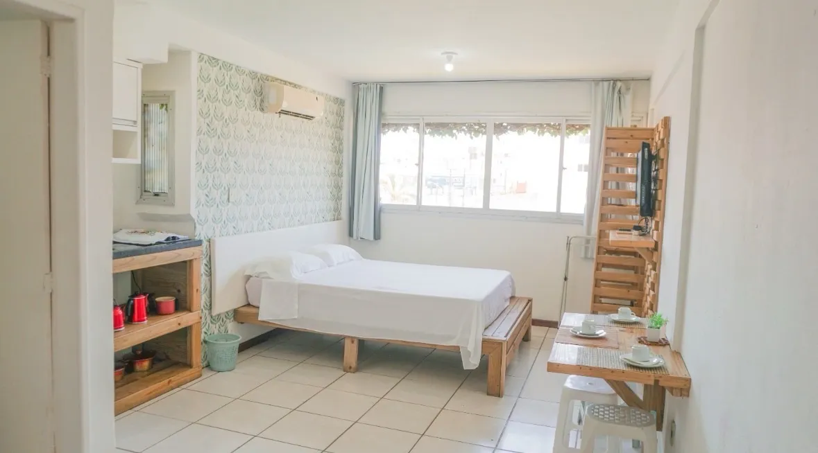 Unfurnished studio with no parking, 1 bedroom and 1 bath