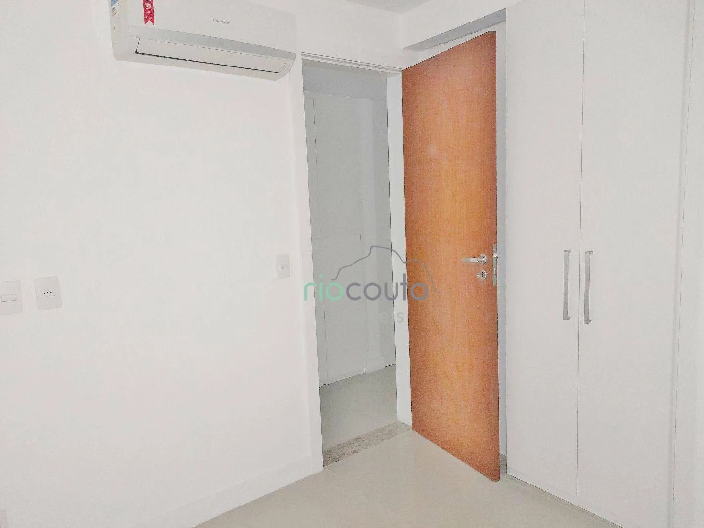 Apartamento de 4 dormitórios com 5 banheiros e área 198 m² — photo 21