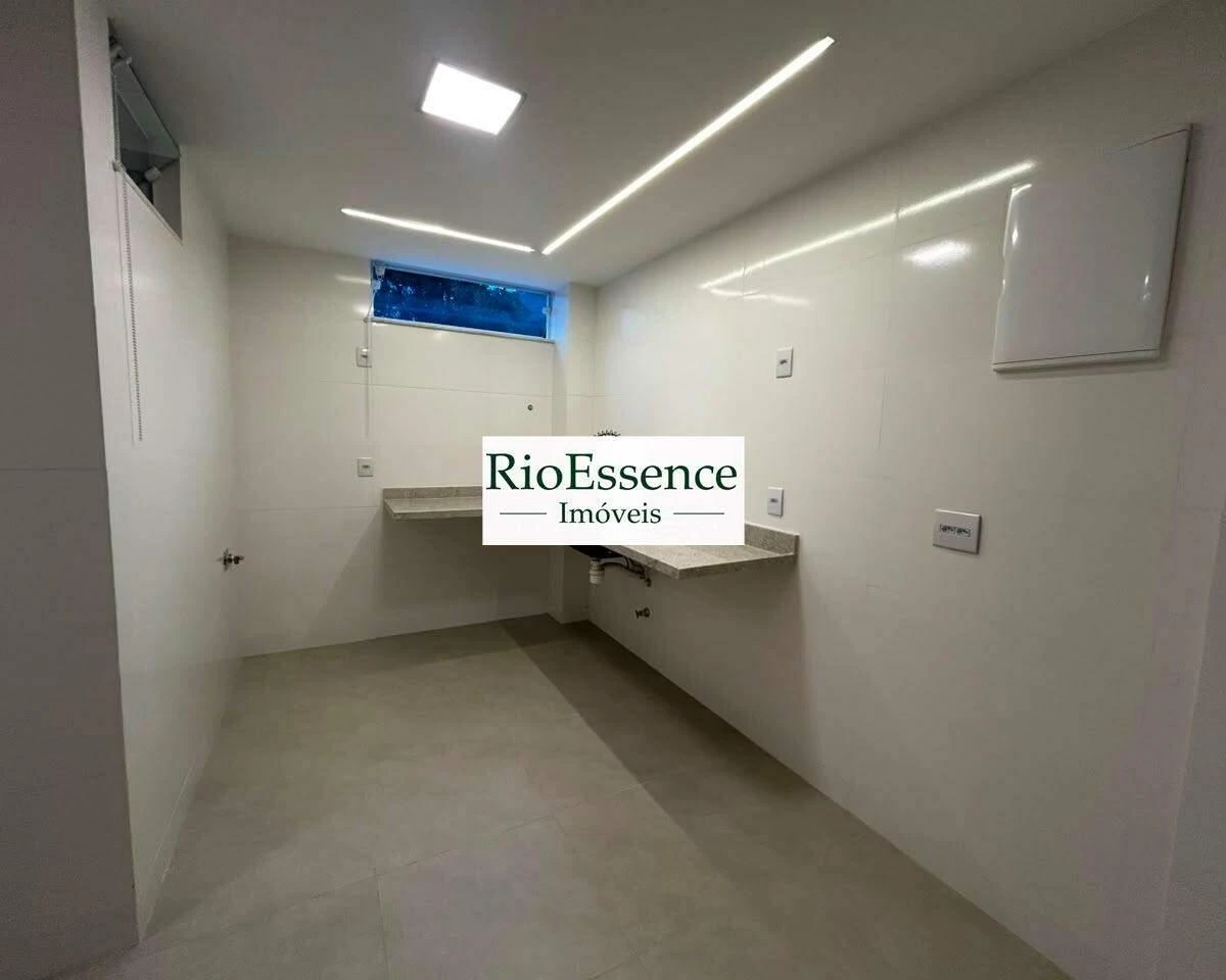 3-bedroom apartment with 2 bathrooms and laundry area — photo 23