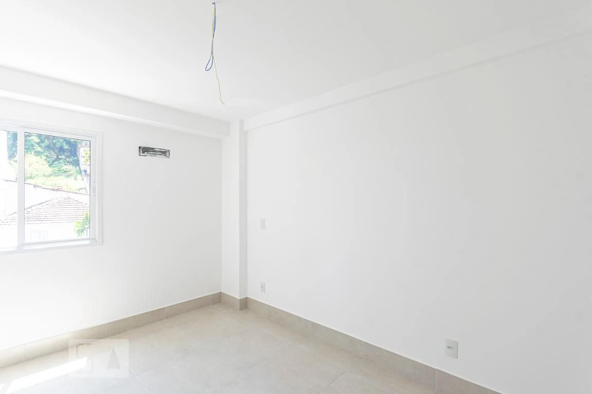 Balcony with a grill in a 2-bedroom apartment, 60 m² — photo 20