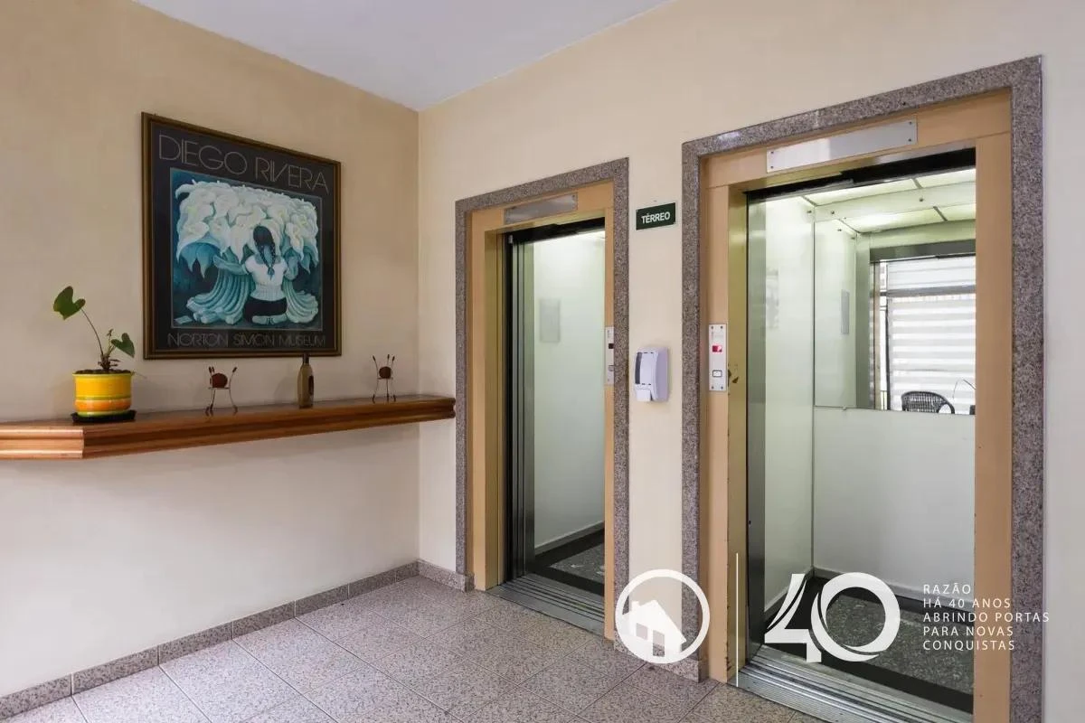 2-bedroom apartment with wood or laminate floors in Curitiba — photo 25