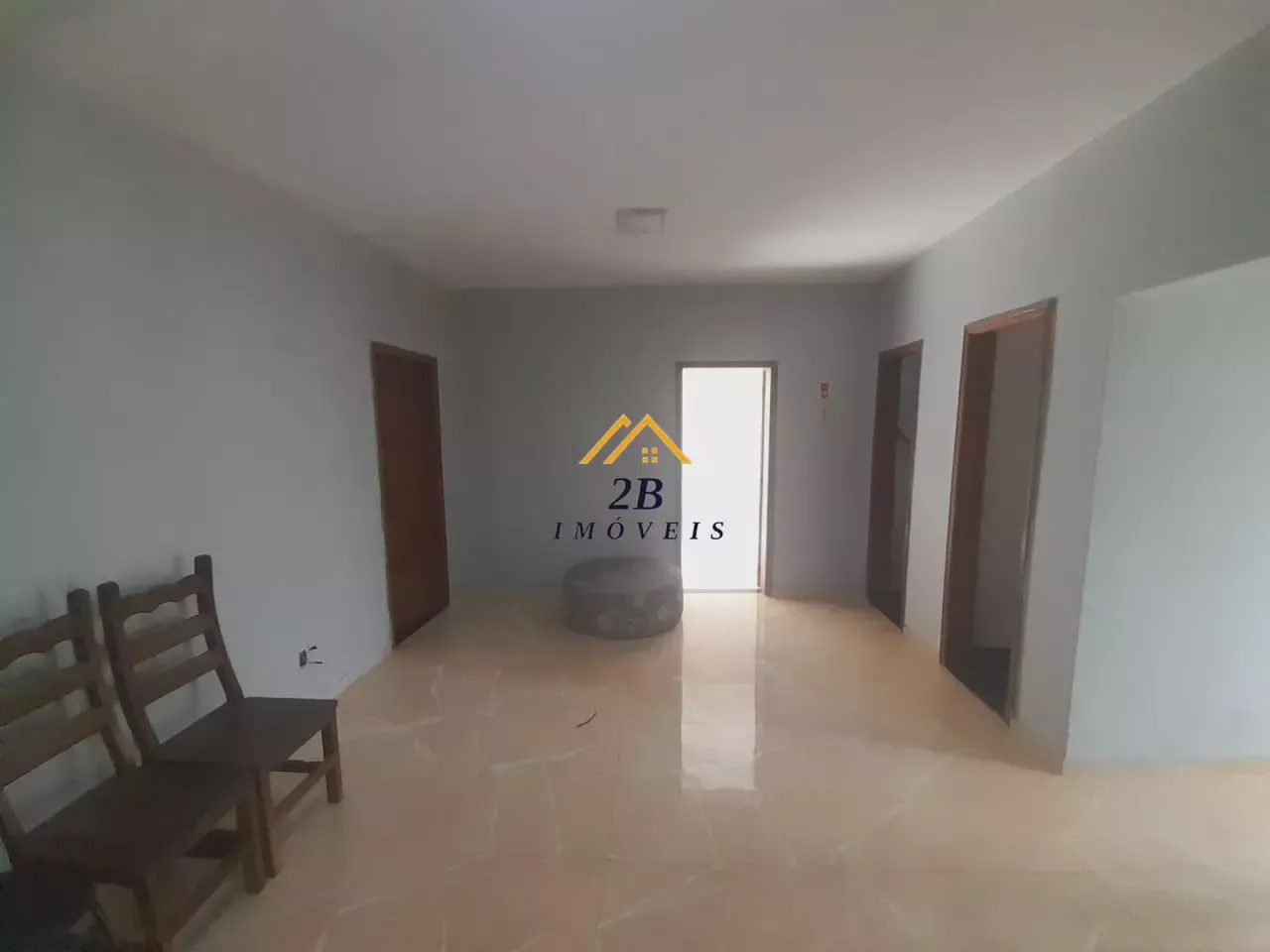 Unfurnished house with 5 bedrooms and 5 bathrooms — photo 2