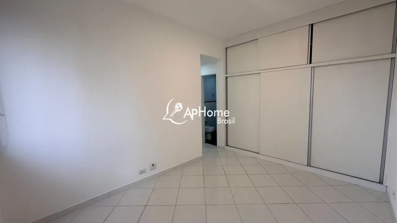 Apartment with 4 bedrooms and a glassed-in balcony — photo 17