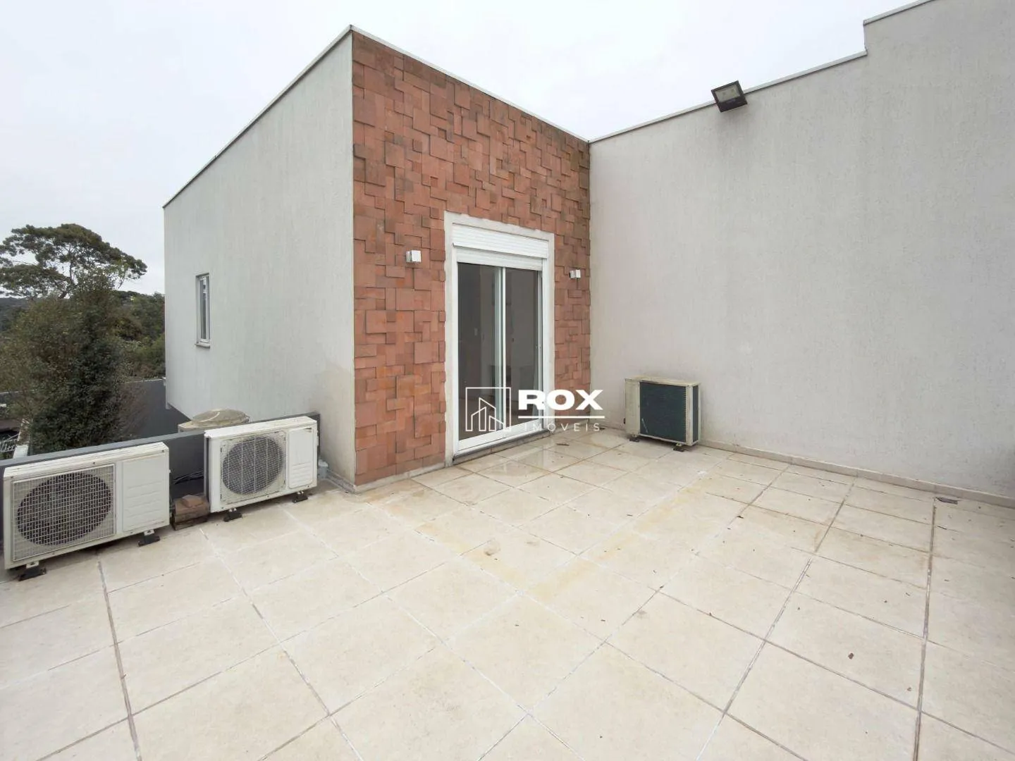 Furnished 322 m² house with 3 bedrooms and private garden — photo 29