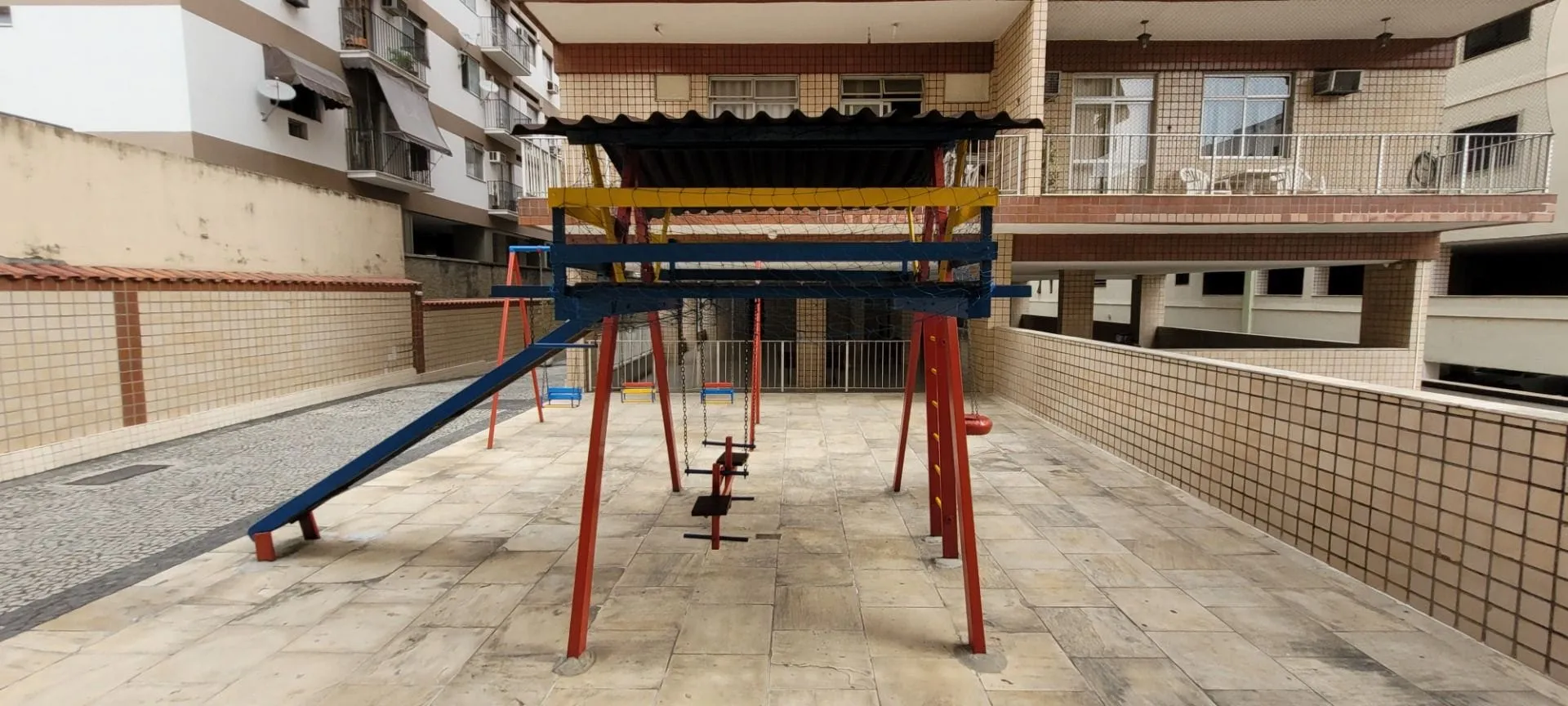 Квартира 96 м² з 2 спальнями та балконом — photo 14