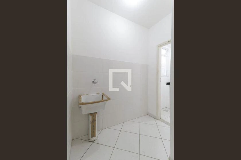 1-bedroom apartment with a glass shower enclosure — photo 22