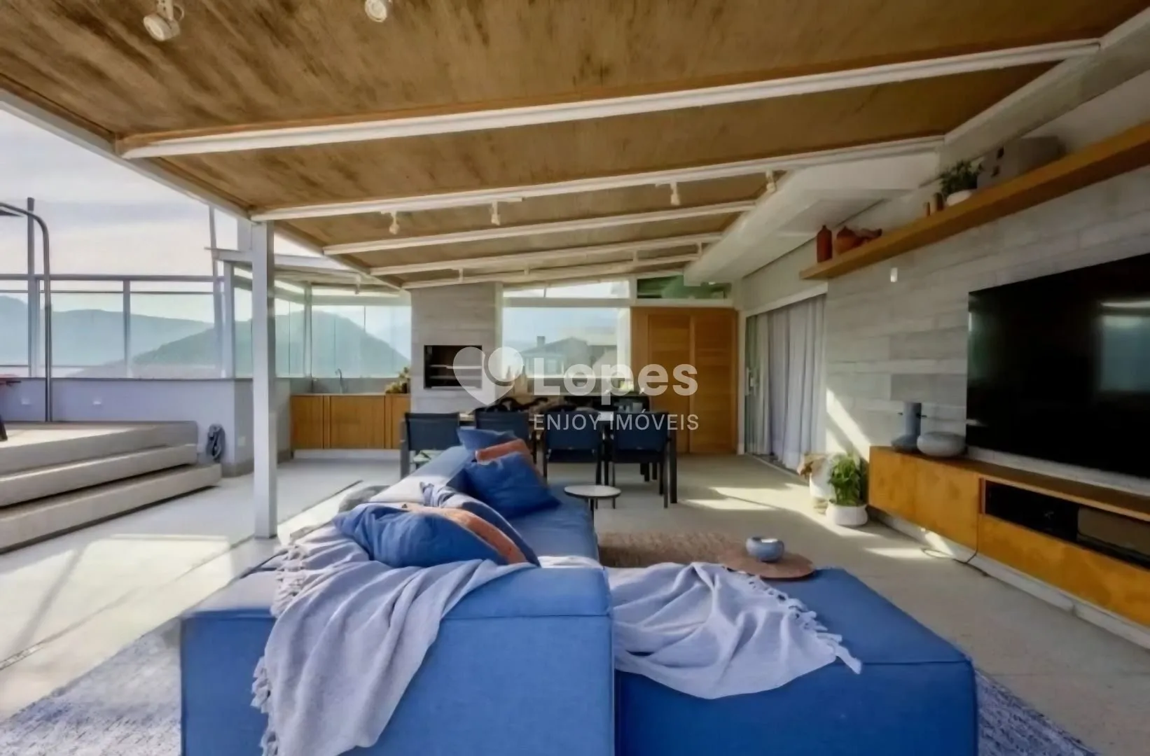 221 m² apartment with 4 bedrooms and 3 bathrooms
