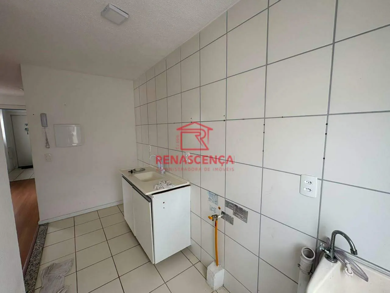 2-bedroom apartment with no parking included — photo 2