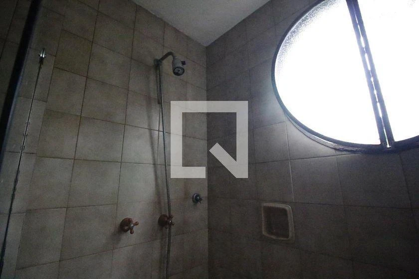 Casa de 500 m² com banheira e janelas do piso ao teto — photo 4