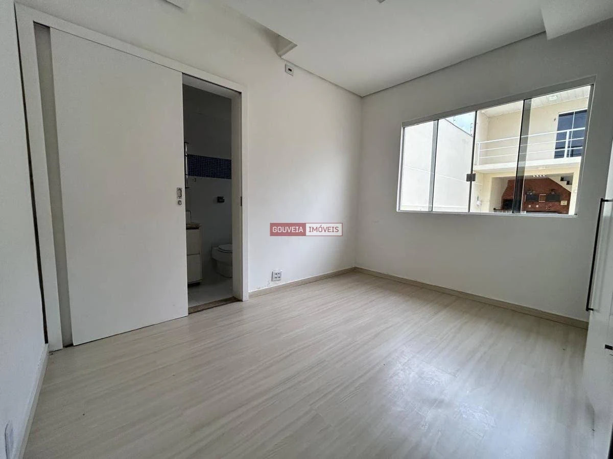 3-bedroom house with a bathtub in Curitiba — photo 16