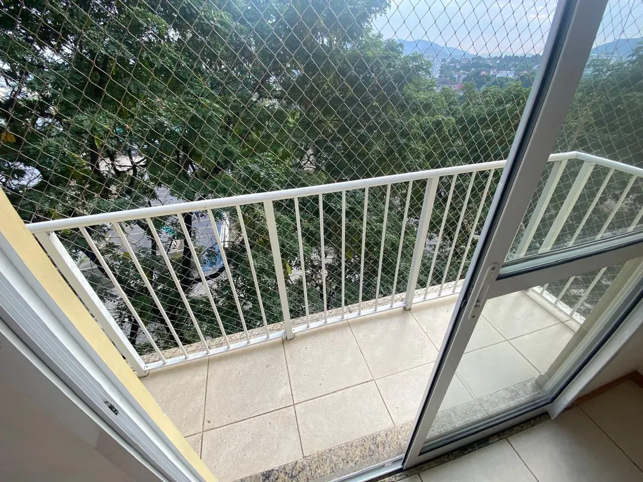 2-bedroom apartment with a mountain view — photo 4