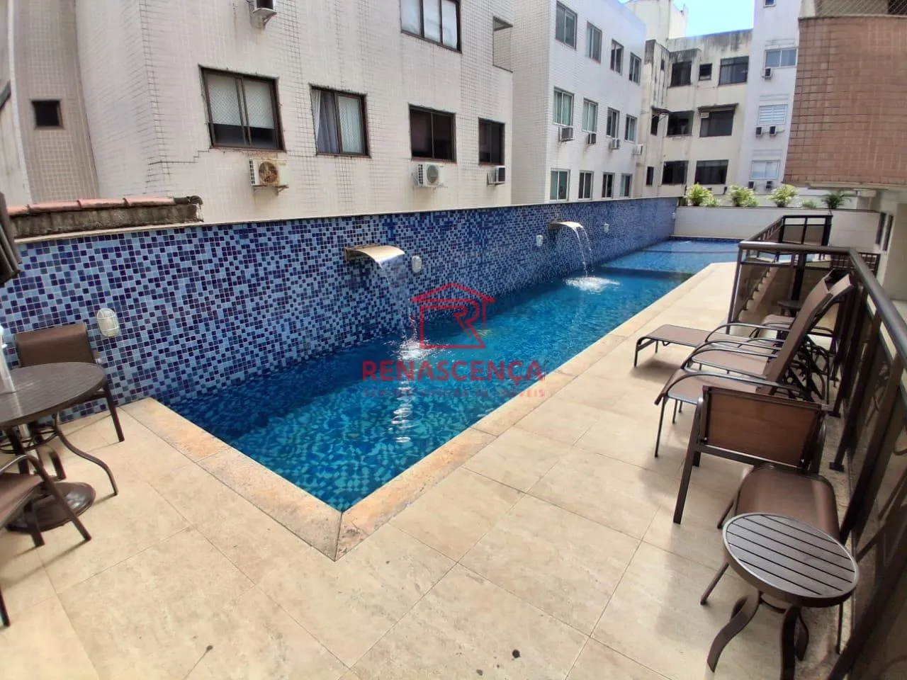 Balcony with a grill in a 2-bedroom apartment, 80 m² — photo 4