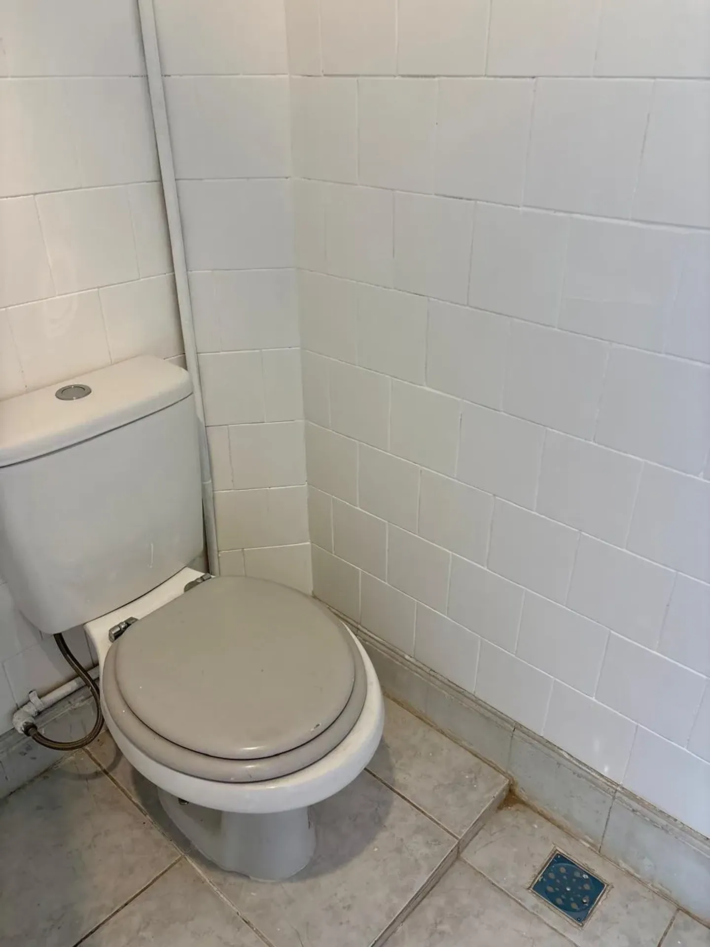 Unfurnished apartment with 3 bedrooms and closed kitchen — photo 25