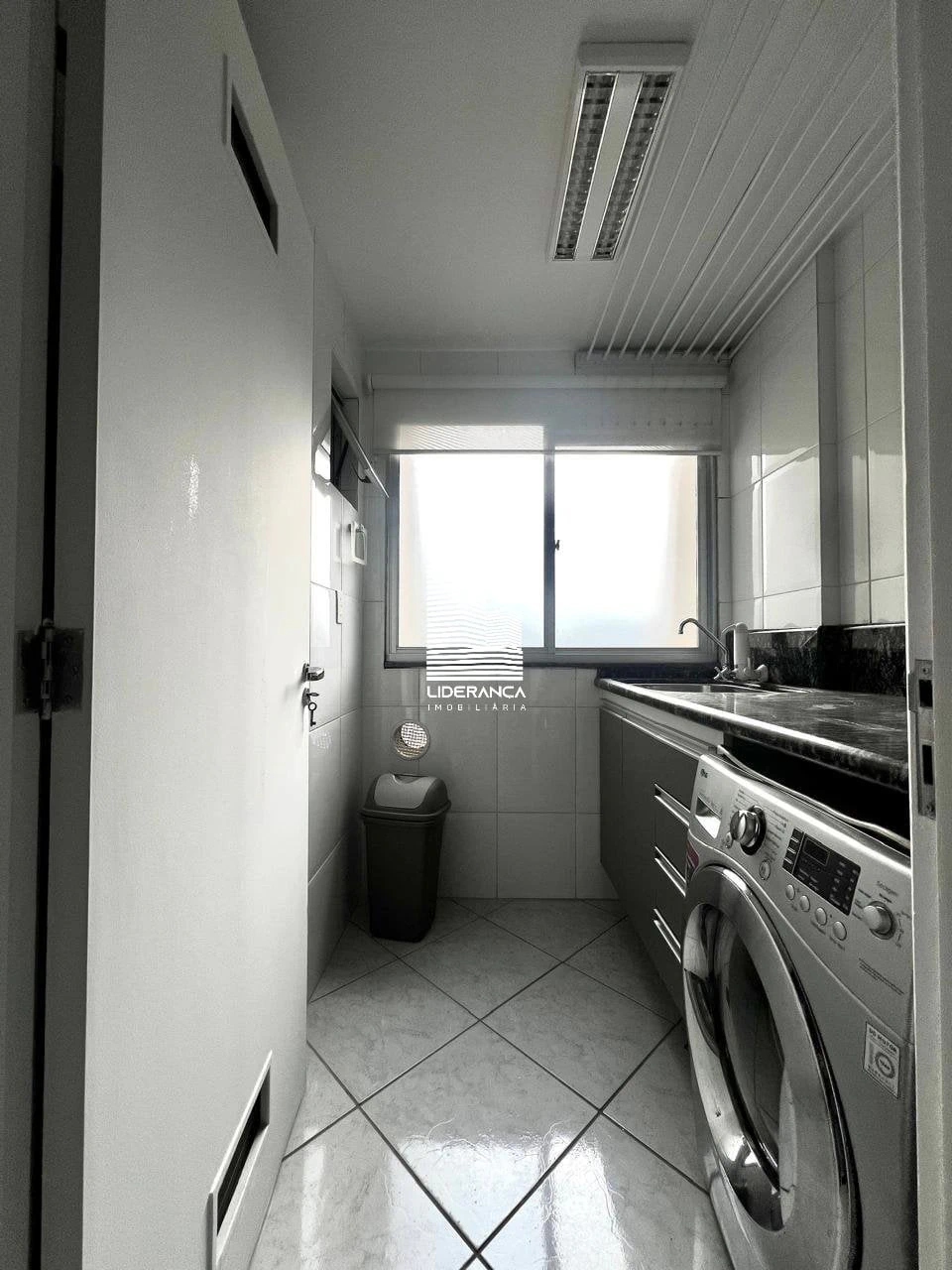 Furnished apartment, 125 m², with a glass-enclosed balcony — photo 25