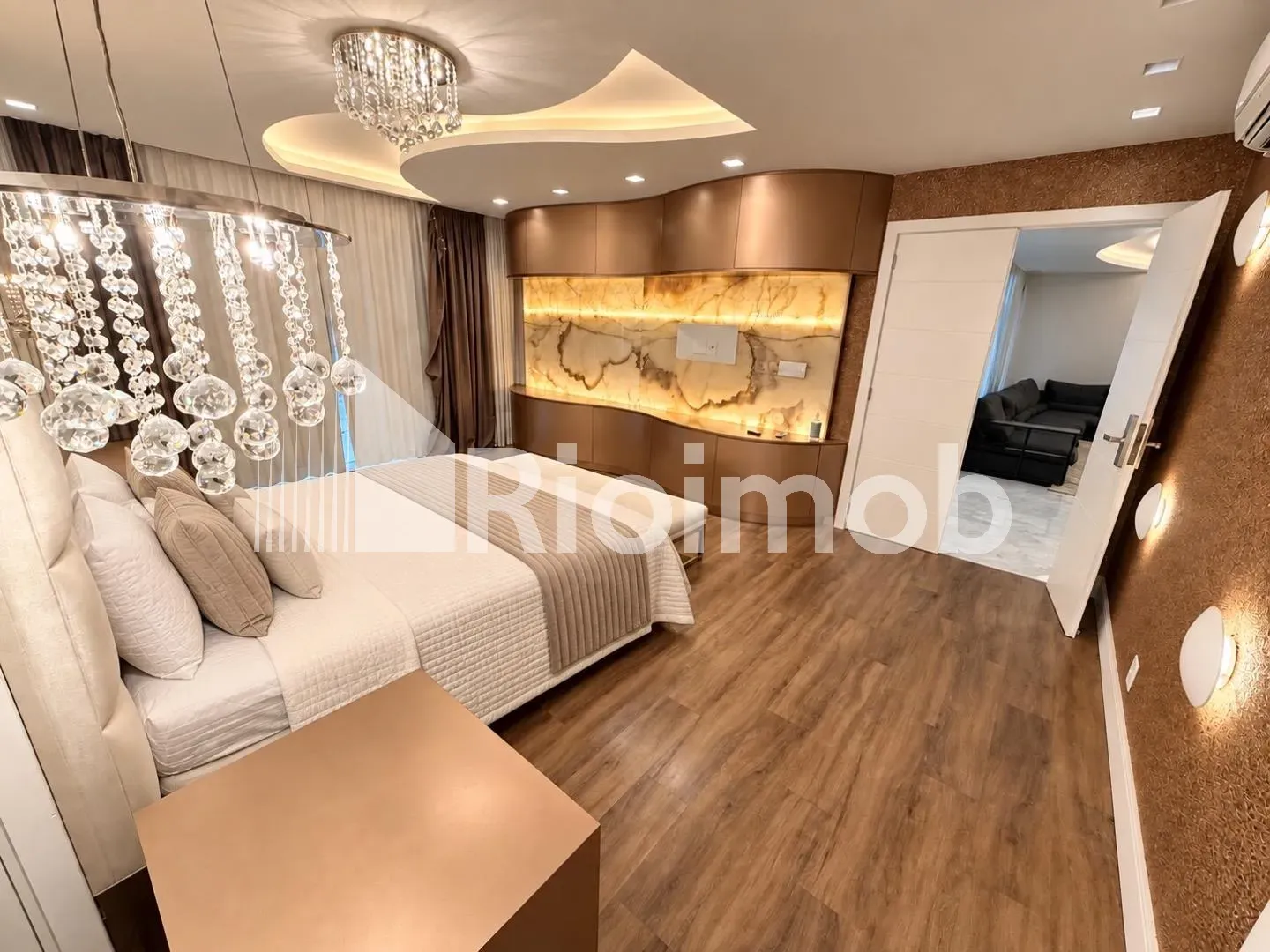 Ванна та 5 спалень: будинок 889 м² — photo 4