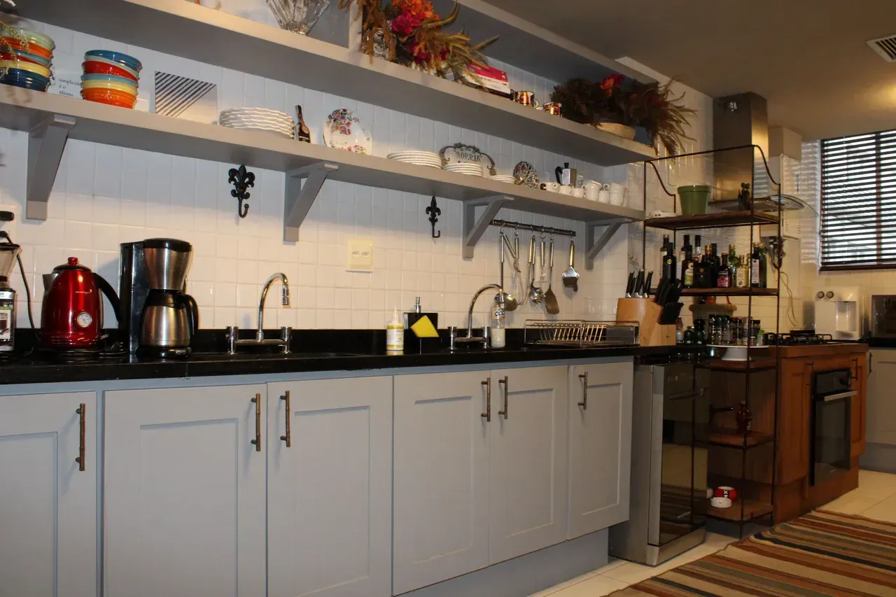 Furnished apartment with 5 bedrooms and a open-plan kitchen — photo 35