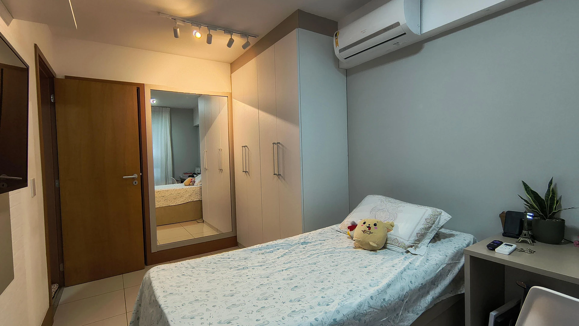 Furnished apartment, 150 m², with a grill on the balcony — photo 14